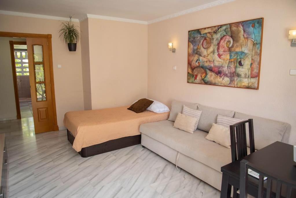 Piso Con Jardin Apartment Малага Екстериор снимка