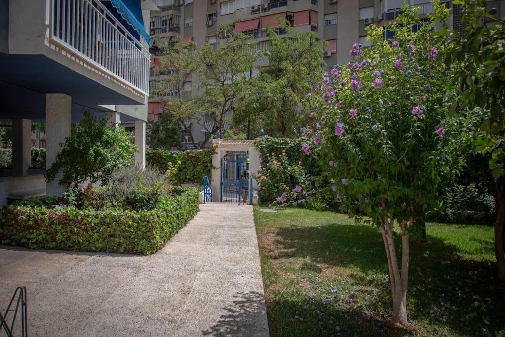Piso Con Jardin Apartment Малага Екстериор снимка